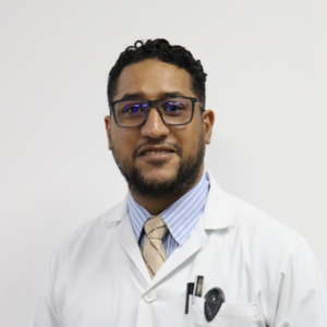 Dr. Romer González